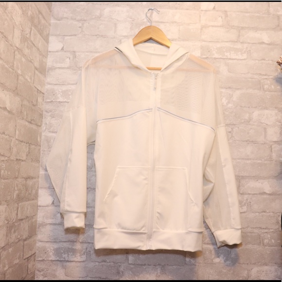 Athletic bundle - White Jacket/Black leggings - Picture 2 of 6